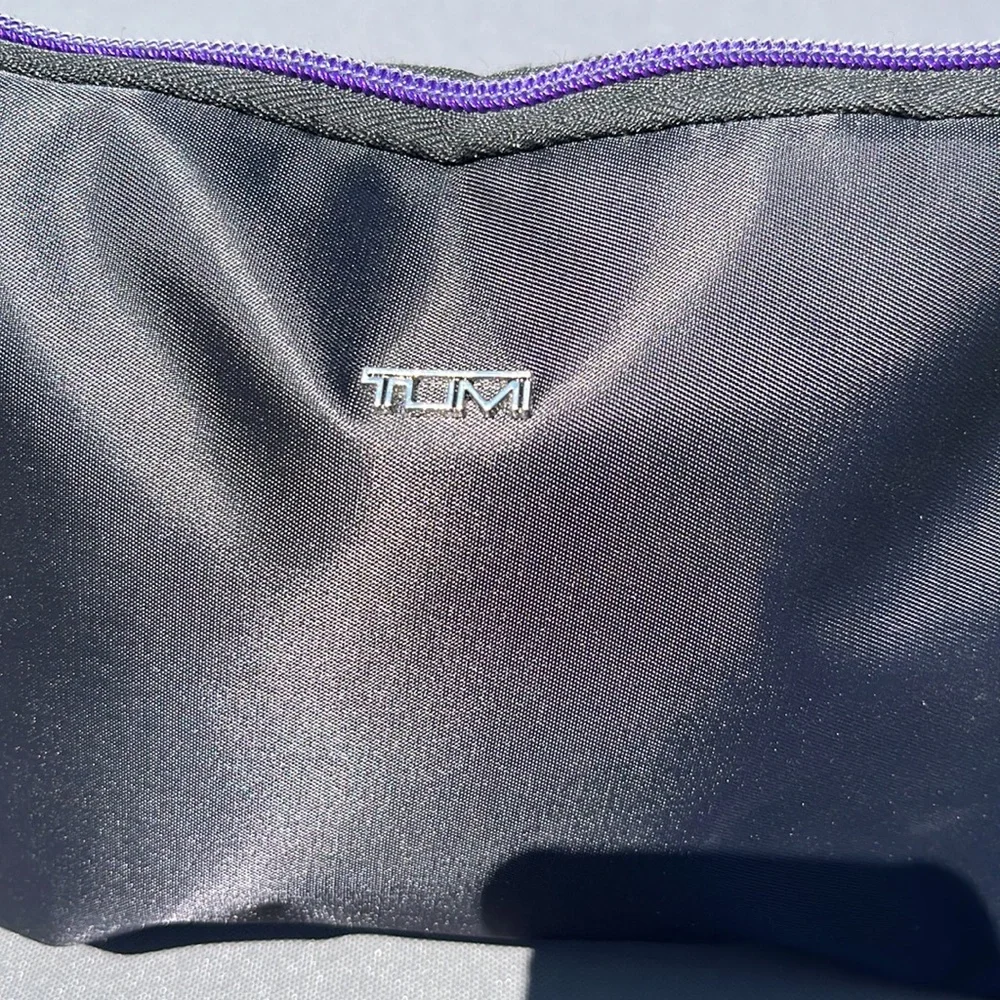 COPY - Tumi cosmetic couch, new without tags - Picture 2 of 6